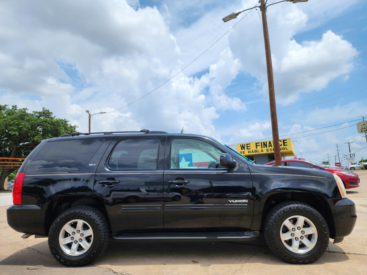 2012 BLACK /BEIGE LEATHER GMC Yukon SLT (1GKS1CE04CR) with an V8 engine, AUTO transmission, located at 2660 S.Garland Avenue, Garland, TX, 75041, (469) 298-3118, 32.885551, -96.655602 - Welcome to DallasAutos4Less, one of the Premier BUY HERE PAY HERE Dealers in the North Dallas Area. We specialize in financing to people with NO CREDIT or BAD CREDIT. We need proof of income, proof of residence, and a ID. Come buy your new car from us today!! This is a Super nice 2012 GMC YUKON S - Photo#2